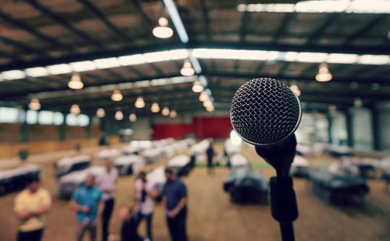How to Rock Public Speaking When You’re an Introvert Who’s Terrified By It