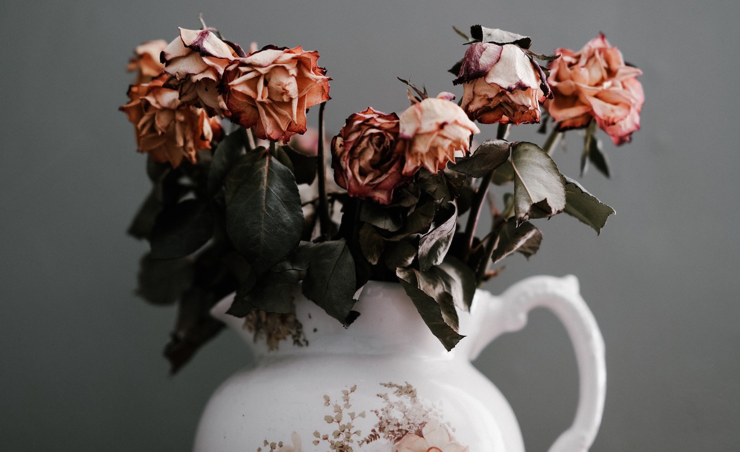 dead flowers represent an INFP in a bad relationship