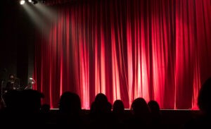 A stage represents an introvert performing improv comedy